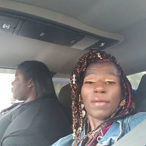 Meet your Posher, Tia